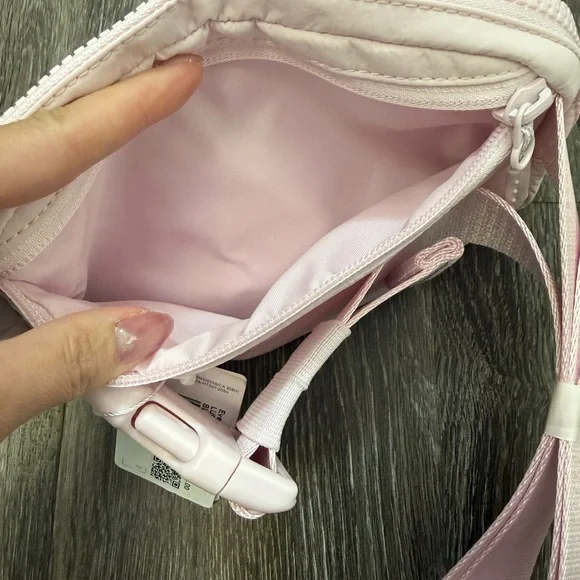 SOLD NWT Lululemon Everywhere Belt Bag in Blissful Pink 1L - Picture 4 of 7